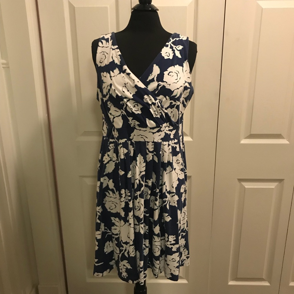 SLEEVELESS LANDS END FIT AND FLARE DRESS